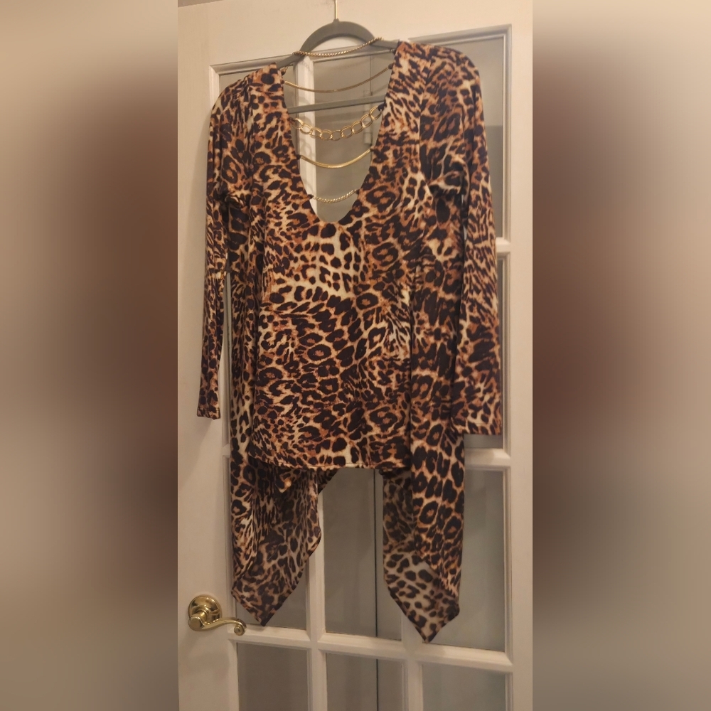 The Famous Brand " SKY" Worn By celebrities Leopard Print Kimono With Draping